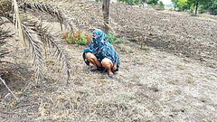 कोमल तुम ऐसे रोड पर मूत रही हो लोगो के लैंड खड़ा हो जाता है ना Thumb