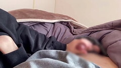 付き合いたてのカップルが初お泊まりした朝、彼女から焦らし手コキで起こされ早朝SEX勃発　初体験　亀頭責め　乳首責め　朝勃ち　初めて　大量射精　巨乳　かわいい　投稿　個人撮影　素人　日本人　えむゆみ Thumb